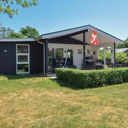 Three-bedroom Holiday In