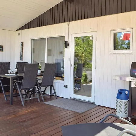 Three-bedroom Holiday In Vakantiehuis Fårvang